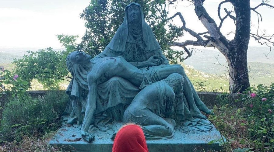 Imagem frente a gruta de Maria Madalena Sainte Baume Sul da França